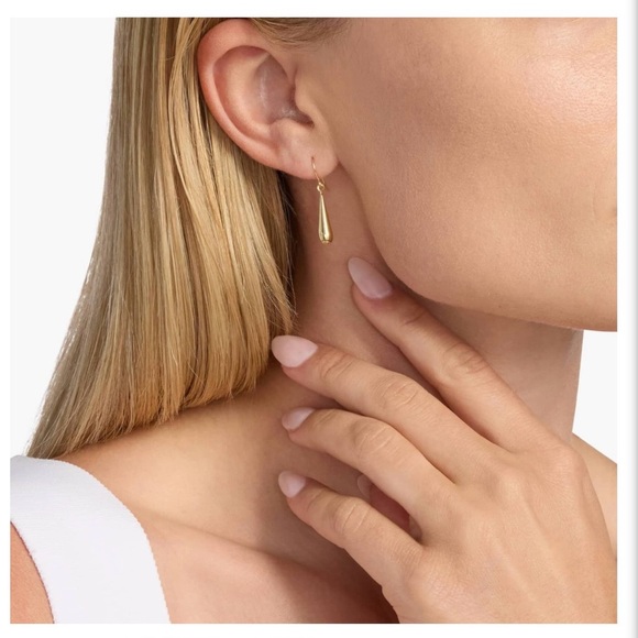 Elegant Gold Teardrop Earrings - Picture 2 of 9